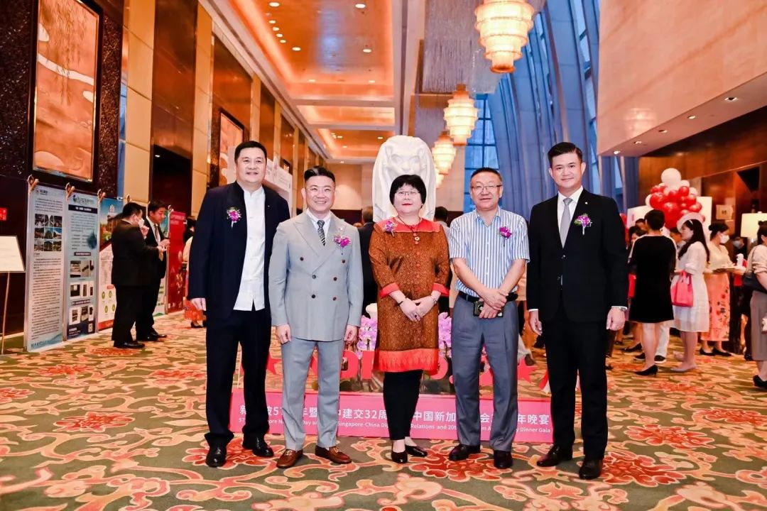 “同日”品牌亮相新加坡57周年国庆暨新中建交32周年、中国新加坡商会20周年晚宴